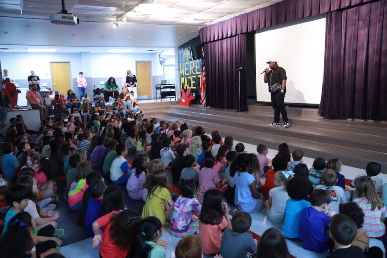 American Idol blog Idol finalists - Odell Bunton from American Idol is a Dunn father and performed at Career Day