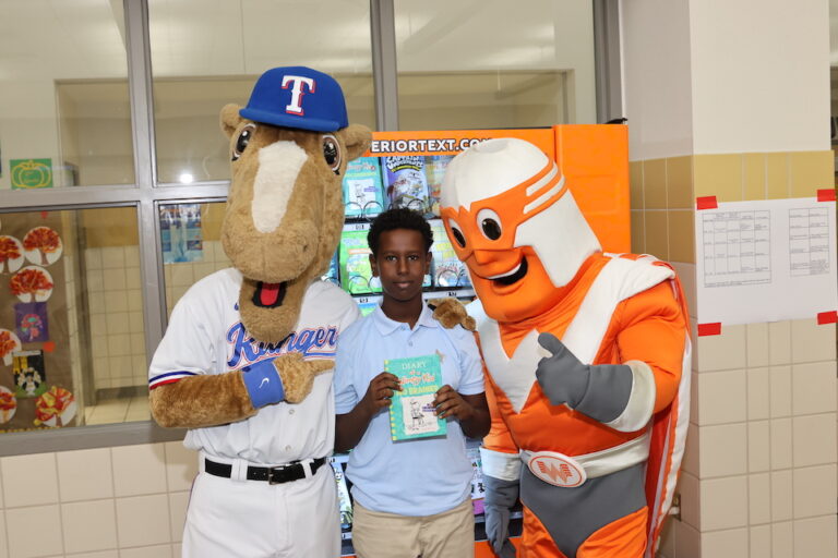 R7_15492 Anderson Elementary gets new book vending machine