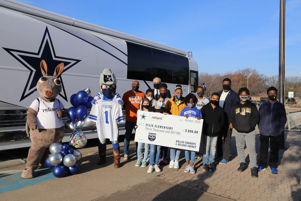Young-Cowboys-honor_blog Ellis Elementary teacher Antonio Young honored by Dallas Cowboys and Reliant Energy as Teacher of the Month